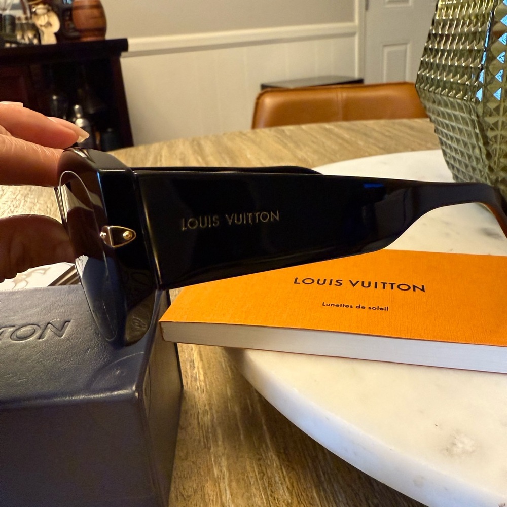 Louis Vuitton Elegant Black Sunglasses